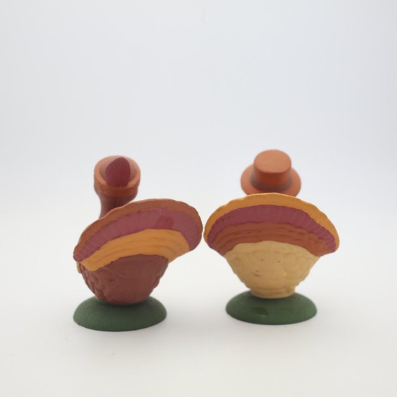 Avon Vintage Gift Collection: Thanksgiving Salt & Pepper Shakers - Picture 4 of 7